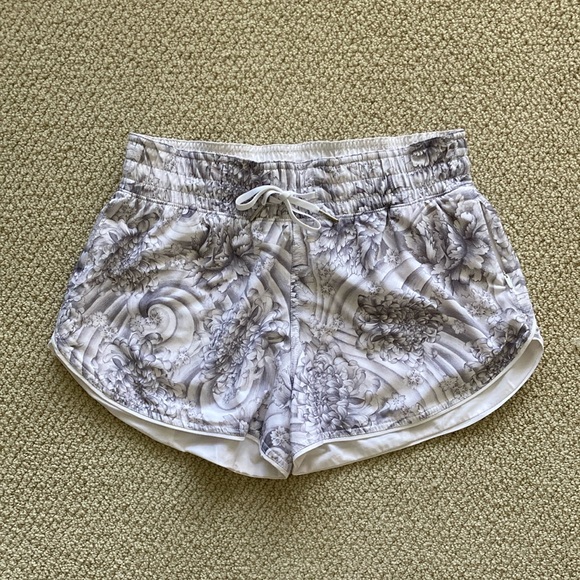 LULULEMON Choose a Side Short MR 3” Mini Twine White Multi / White Reversible 6